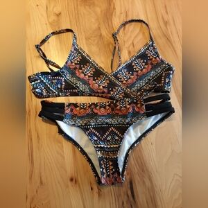 No brand swim suit, size S.